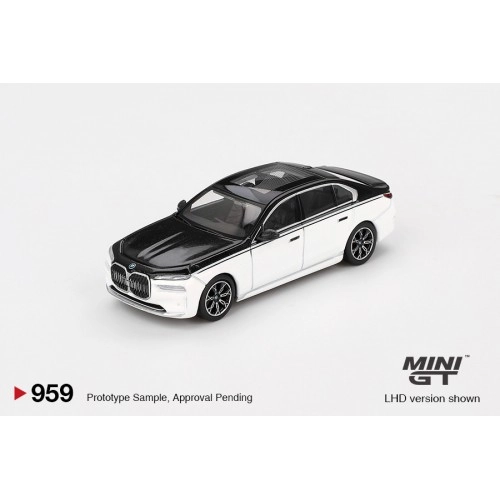 BMW i7 xDrive60, Alpine White/Black Sapphire, 2024 (LHD) 1:64