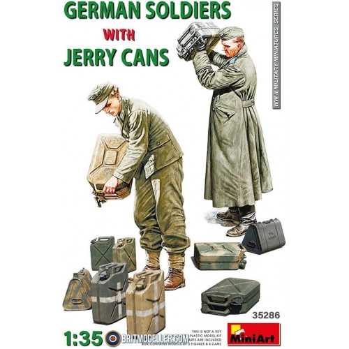 1:35 German Soldiers w/Jerry Cans 1:35